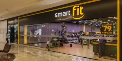 Como a Smart Fit (SMFT3) planeja abrir mais de uma academia por dia