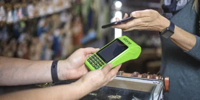 Ton, da Stone (STOC31), passa a ter ‘maquininha no celular’ no iPhone