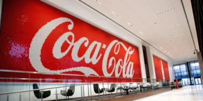Coca-Cola (COCA34) decepciona em receita e corta projeções para 2025; lucro sobe 5%