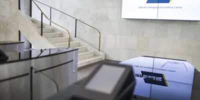 IRB (IRBR3) e Espaçolaser (ESPA3) estão entre as maiores quedas das small caps em janeiro