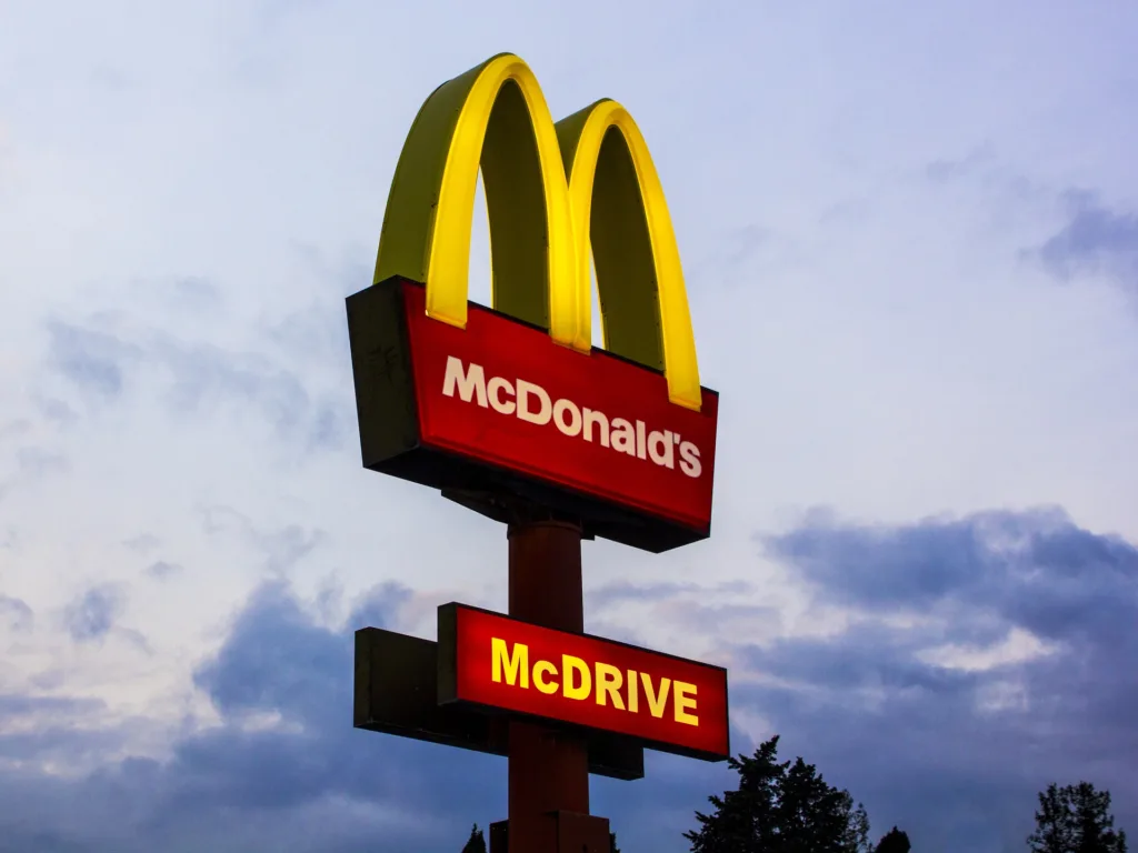 McDonald's supera em lucro, mas receita fica aquém do esperado no 2º trimestre