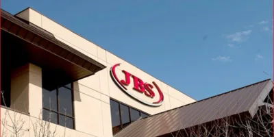 Ações da JBS (JBSS32) têm preço-alvo revisado pelo BB-BI; veja valor e recomendação