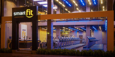 Smart Fit (SMFT3) aumenta estimativa sobre novas academias em 2024; revisão faz BTG recomendar compra das ações