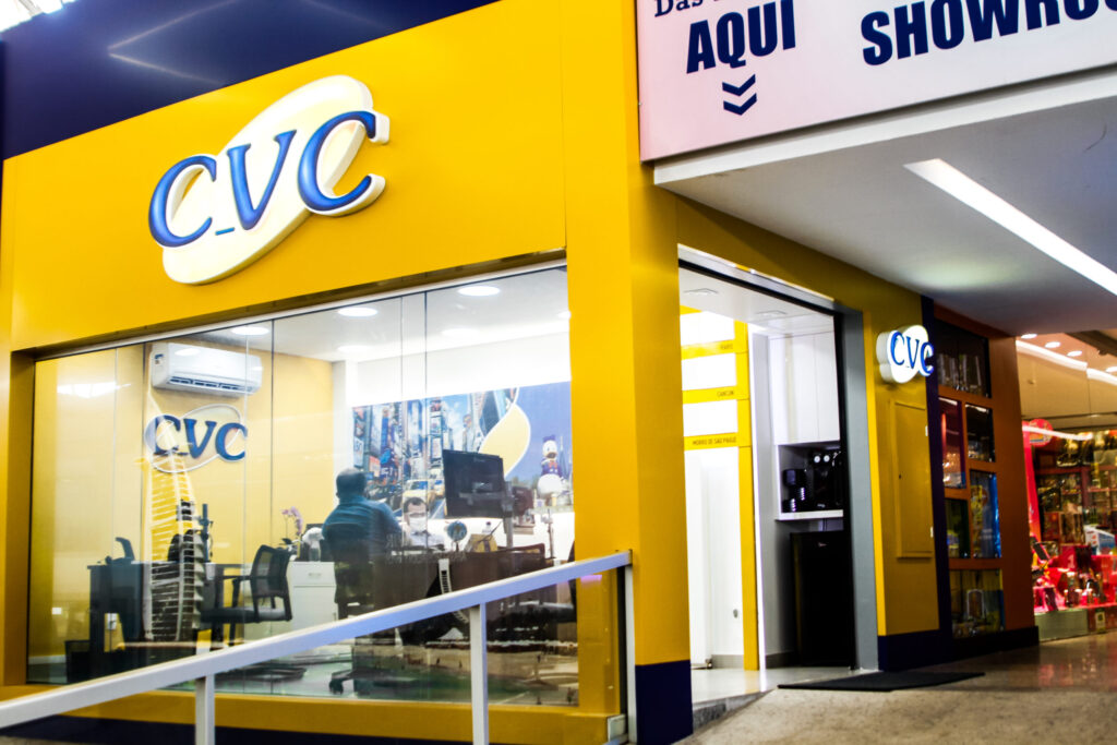 “Montanha-russa”: após forte queda, CVC (CVCB3) salta 14% na Bolsa; o que está acontecendo?