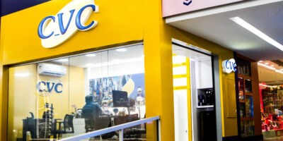 “Montanha-russa”: após forte queda, CVC (CVCB3) salta 14% na Bolsa; o que está acontecendo?
