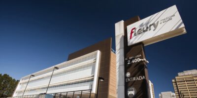 Por que as ações da Fleury (FLRY3) estão recuando mais de 4% hoje?