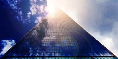 IFIX sobe 0,20% na semana: SARE11 dispara e HGRE11 recua; BTLG11 e XPML11 pagam dividendos