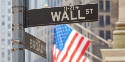 Bolsas de Nova York caem, com tombo de 20% da Salesforce (SSFO34); ADRs do Brasil fecham em alta