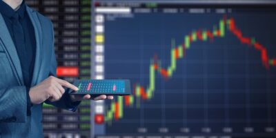 Ibovespa volta a encostar nos 145 mil pontos com ajuda de Petrobras (PETR4) e Vale (VALE3)