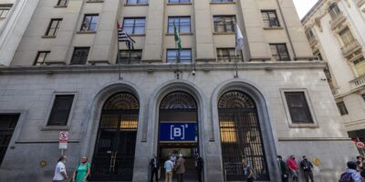 Ibovespa reacende fôlego e volta aos 143 mil pontos com Raízen (RAIZ4) e WEG (WEGE3) entre os destaques