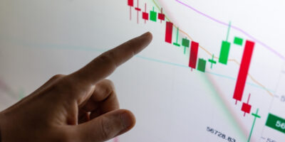 Ibovespa fecha em queda, com Petrobras (PETR4) sob pressão por queda do petróleo