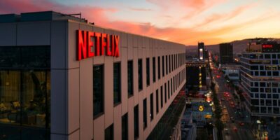 Netflix (NFLX34) tem aumento de receita, assinaturas e lucros, mas ação cai com previsões da empresa
