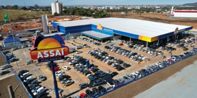Por que as ações do Assaí (ASAI3) estão caindo mais de 6% hoje?