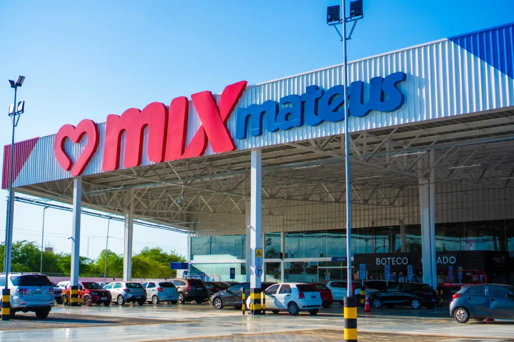 Por que as ações do Grupo Mateus (GMAT3) estão caindo 10% após os resultados do 3T25?