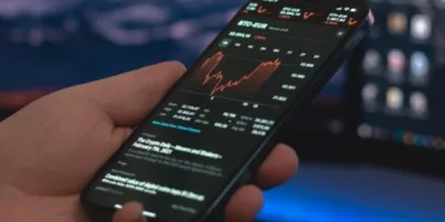 Ibovespa renova recorde de fechamento com força de Petrobras (PETR4) e Vale (VALE3)