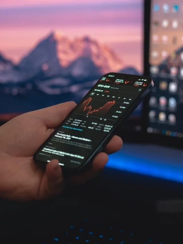 Ibovespa sobe e volta aos 163 mil pontos com inflação sob controle e dólar mais fraco