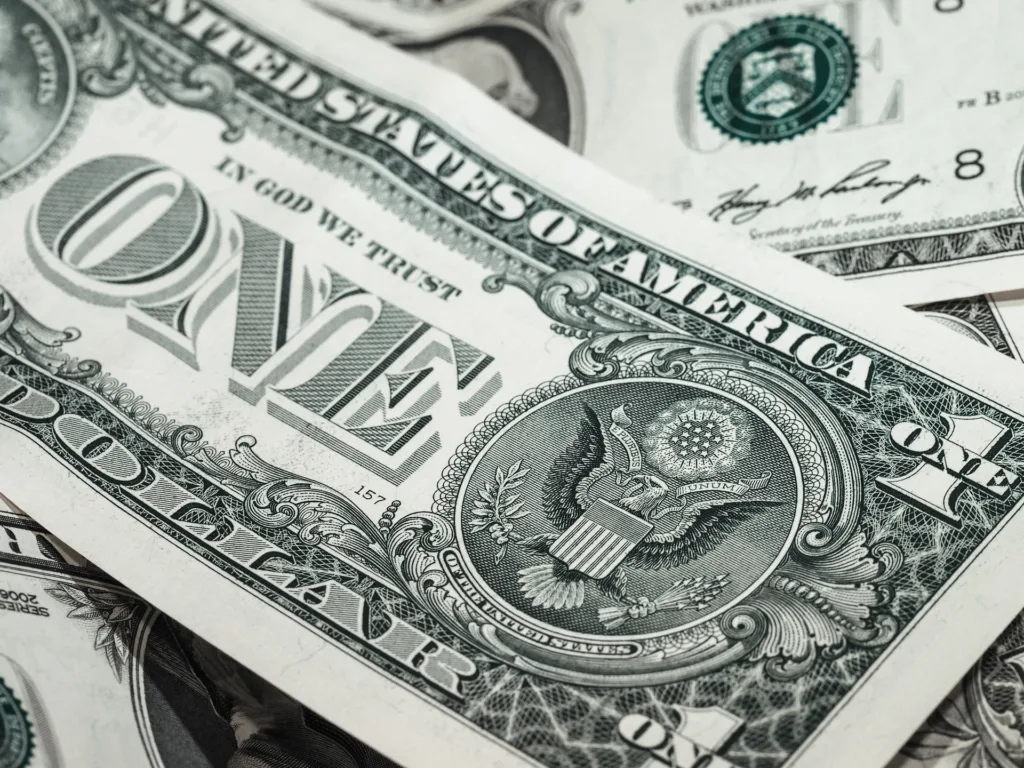Dólar perde direção com petróleo acima de US$ 110 e tensão no radar