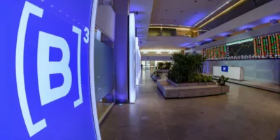 B3 (B3SA3) sobe após resultados acima do esperado no 4T25; veja detalhes