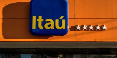 Itaú (ITUB4) surpreende e reporta lucro de R$ 12,3 bilhões no 4T25