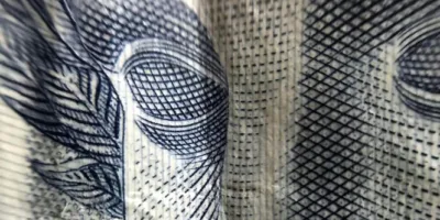 Fundos imobiliários pagam hoje; GGRC11 e PATL11 em destaque