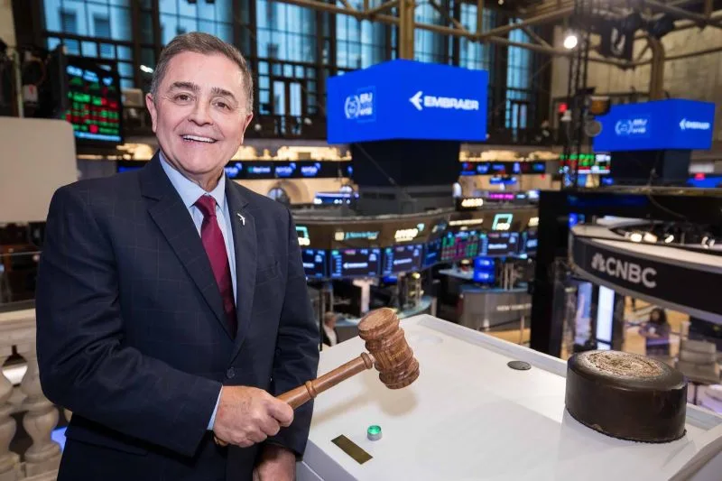 Embraer (EMBJ3) perde CFO para a Azul (AZUL53) e mudança chega em momento de virada