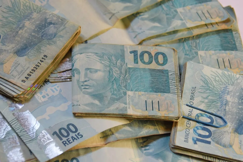 Santander (SANB11) e Jalles Machado (JALL3) pagam dividendos hoje; veja detalhes