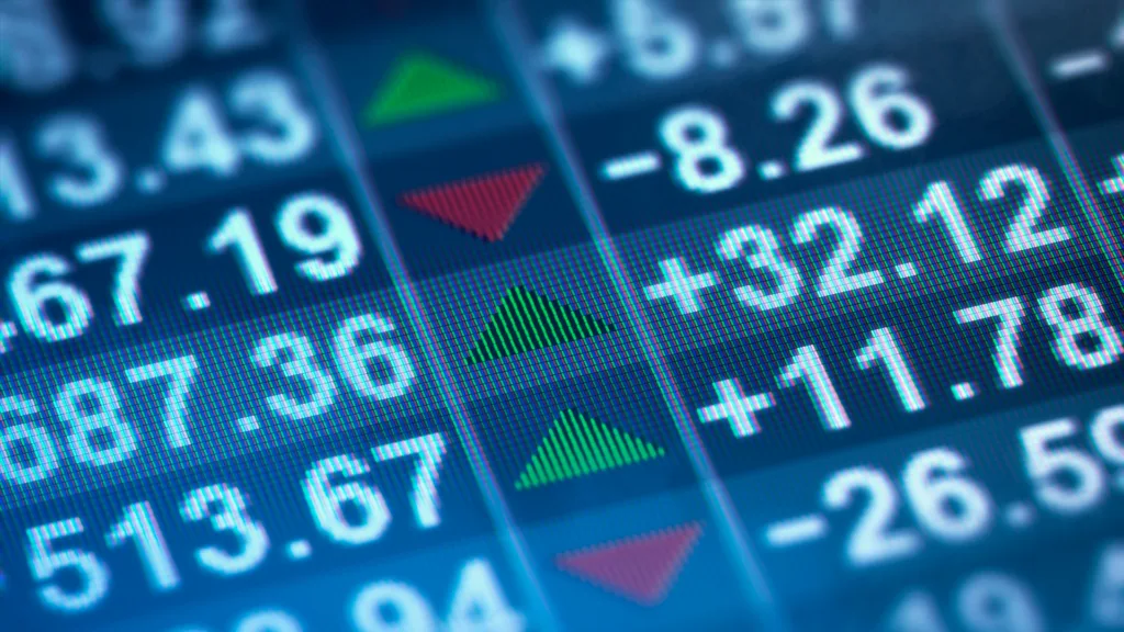 Ibovespa fecha semana no azul e mira agosto com aposta em corte da Selic