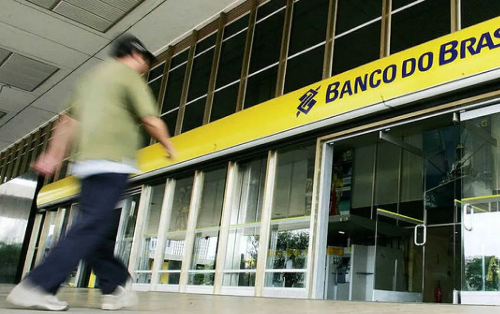 Banco do Brasil (BBAS3) fecha parceria com iFood para ampliar financiamento a entregadores