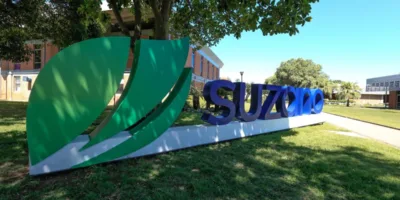 Suzano (SUZB3) vê US$ 175 milhões em ganhos com joint venture e mira dívida menor; entenda