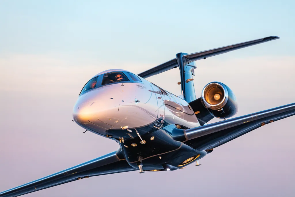 Embraer (EMBJ3) fecha pedido de 8 jatos no Japão; BBI vê alta de quase 30%
