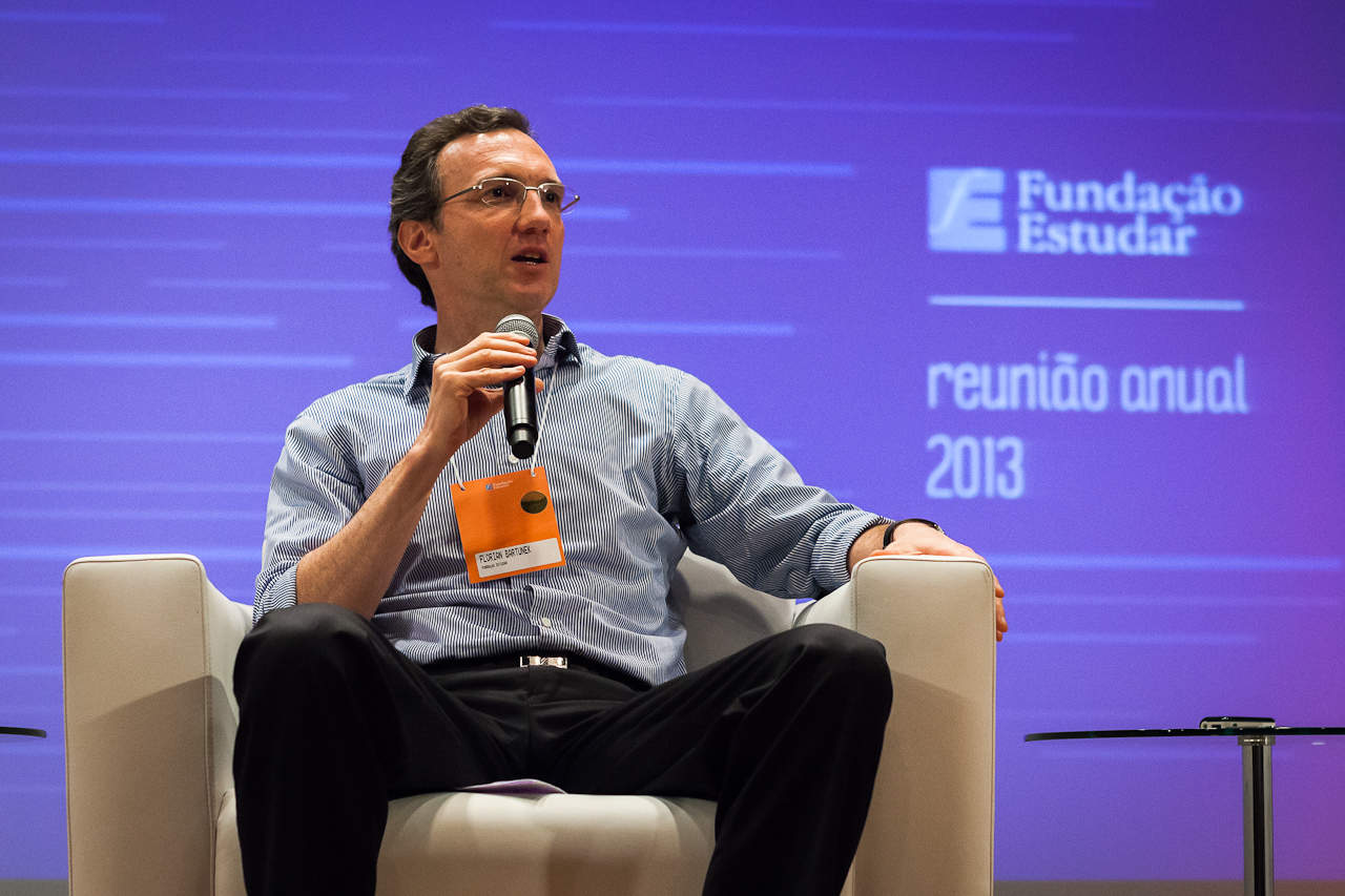 Quem é Florian Bartunek?