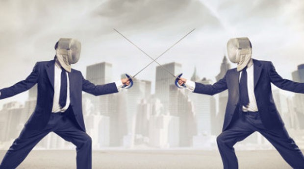 O que é aquisição hostil e como ela pode afetar as empresas na bolsa