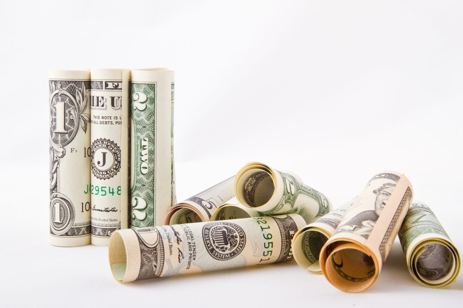 Morning Call: Dólar, Coronavírus, Argentina, Focus e Venda de casas usadas