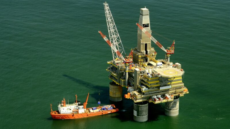 Preço do petróleo: como varia essa commodity no mercado internacional