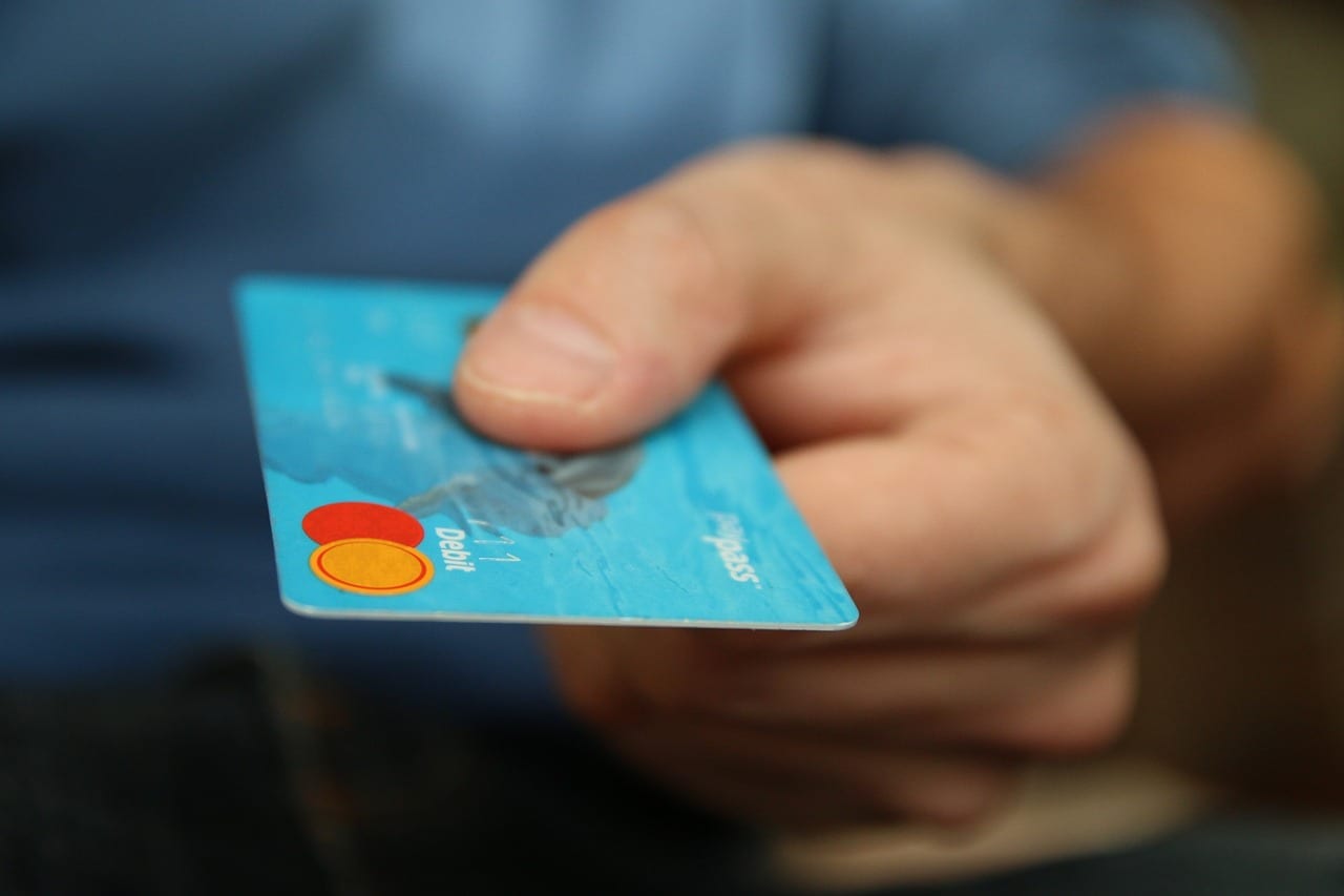 Cartão de crédito sem anuidade: conheça 7 opções para você