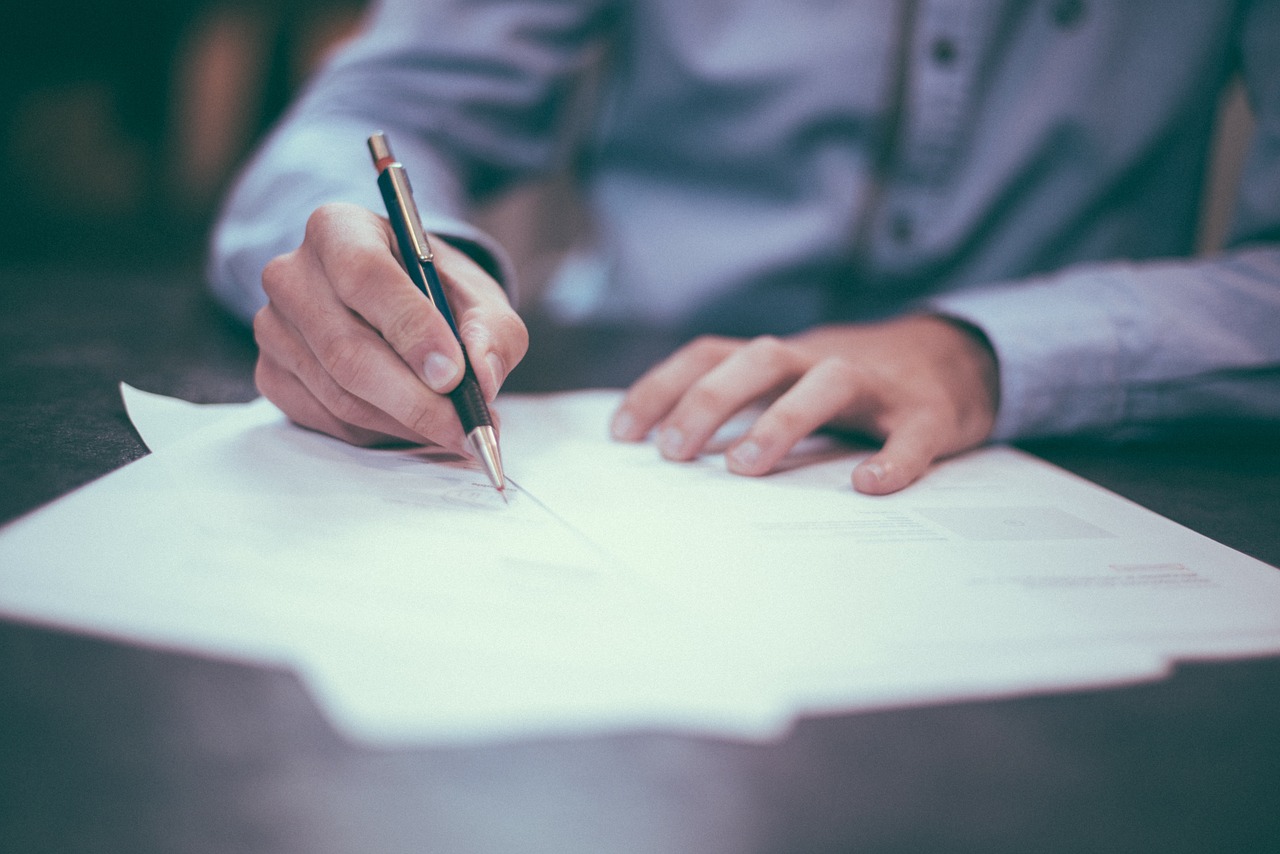Averbação: como funciona o processo de alteração em registro de cartório?