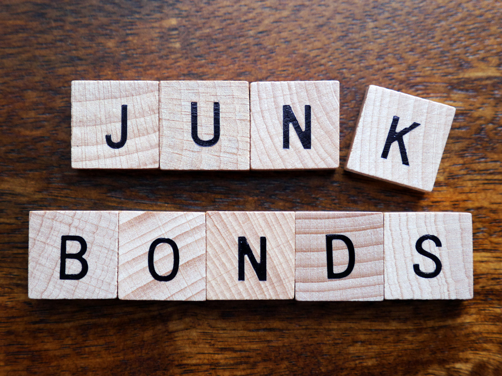 Junk bonds: entenda o que são esses títulos de dívida