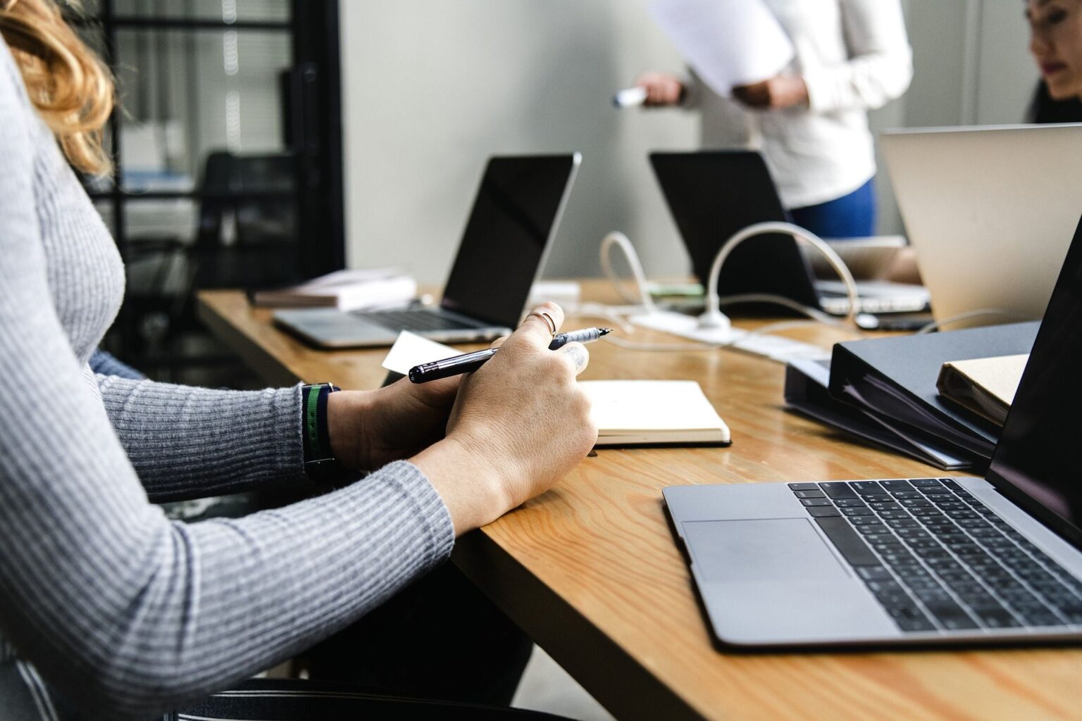 Outsourcing: entenda como funciona a terceirização de atividades em uma empresa
