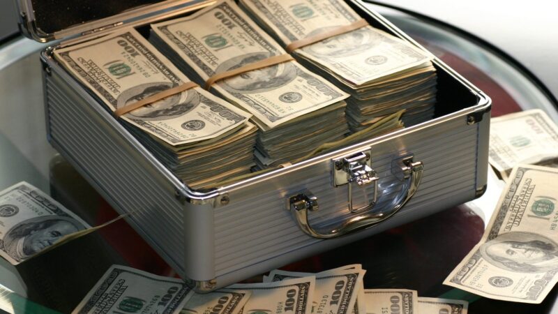 Morning Call: Dólar, Equatorial (EQTL3) e CEEE-D, Estados Unidos, Produção industrial, Balança Comercial e Seguro-desemprego (EUA)