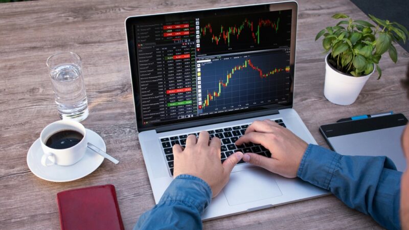 Como investir na bolsa? Vale a pena investir em renda variável?