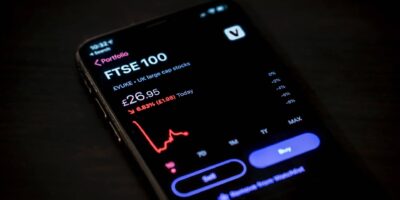 Uma AÇÃO BARATA para 2022 fora do radar do IBOVESPA