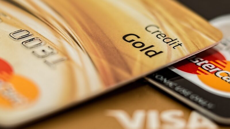 Taxa de anuidade: veja como funciona a taxa do cartão de crédito